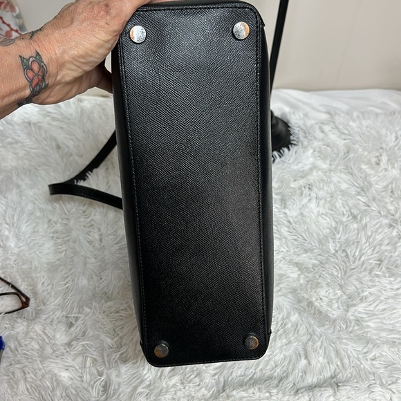 Maddie Medium Crossgrain Leather Tote Bag - Picture 6 of 16